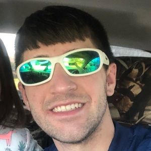 Meet your Posher, Adam